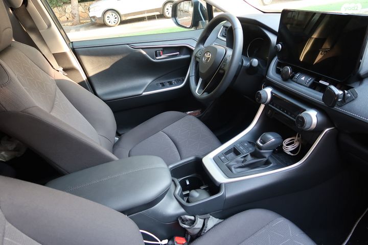מודעת רכב טויוטה RAV4