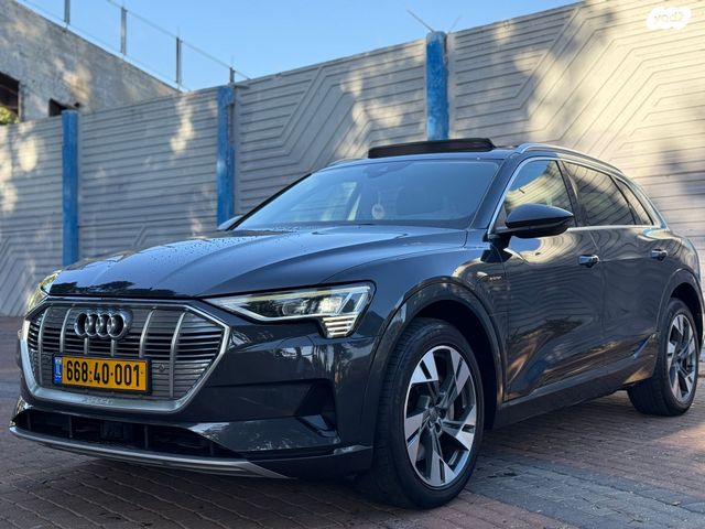 מודעת רכב אאודי E-tron