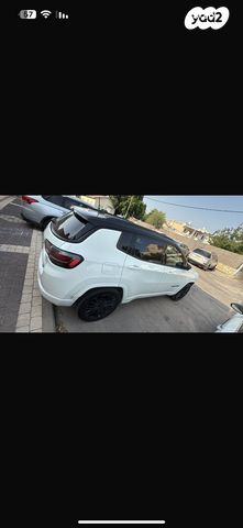 מודעת רכב ג'יפ קומפאס