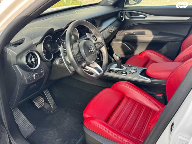 אלפא רומיאו סטלביו