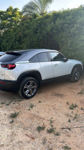 מודעת רכב מאזדה MX-30