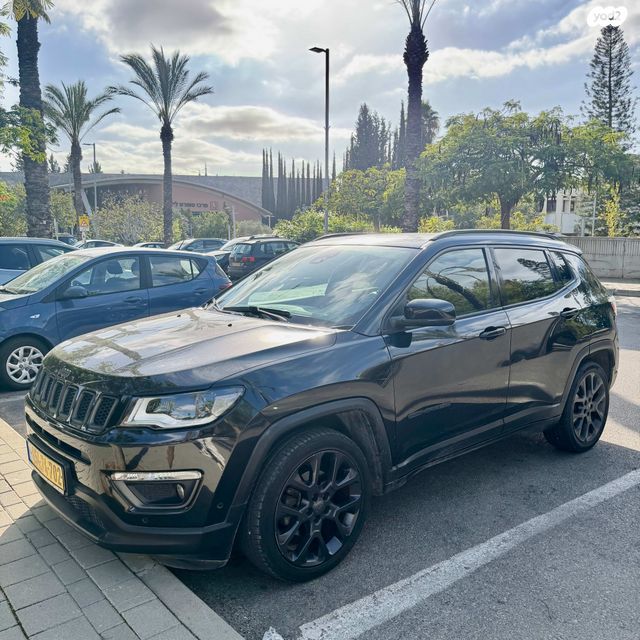 מודעת רכב ג'יפ קומפאס