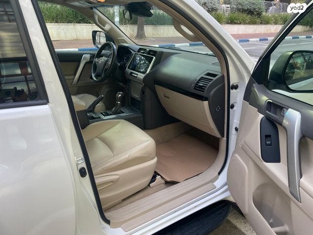 טויוטה לנד קרוזר