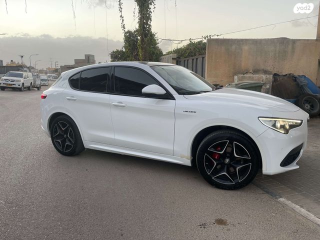 מודעת רכב אלפא רומיאו סטלביו