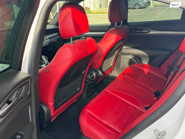 אלפא רומיאו סטלביו