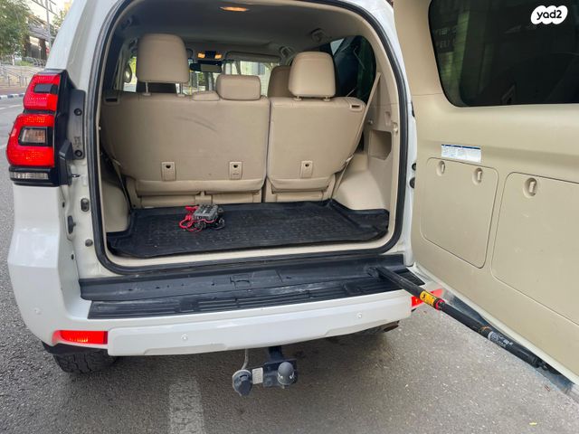 טויוטה לנד קרוזר