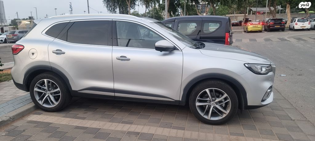 מודעת רכב אם ג'י EHS PHEV