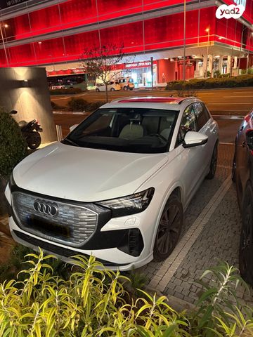 מודעת רכב אאודי Q4 e-tron