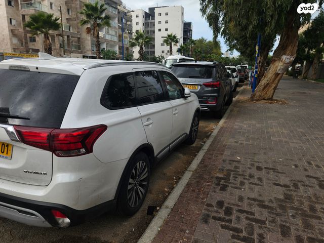 מיצובישי אאוטלנדר