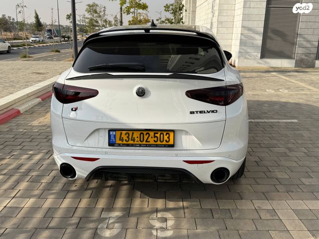 אלפא רומיאו סטלביו