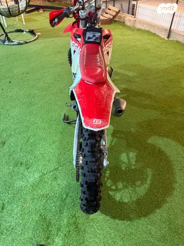 מודעת רכב גאס-גאס EC250