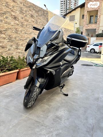 מודעת רכב קימקו AK 550