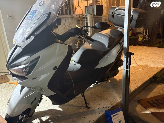 מודעת רכב סאן יאנג ג'וי-מקס Z-250