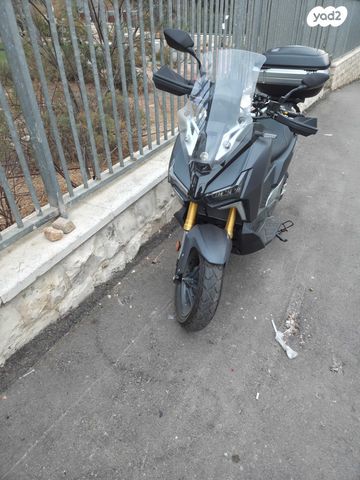 מודעת רכב סאן יאנג ADX400