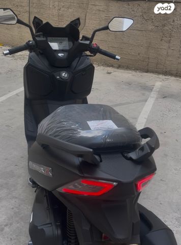 מודעת רכב סאן יאנג ג'וי-מקס Z-300