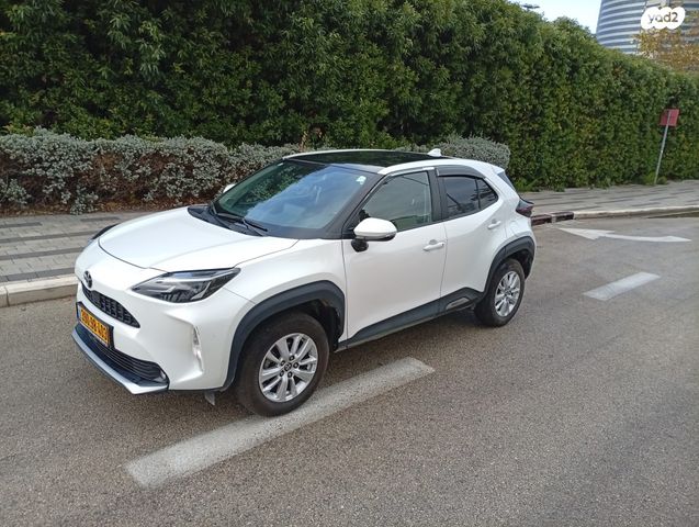 מודעת רכב טויוטה יאריס קרוס