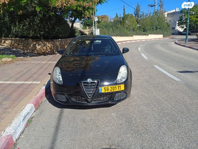 מודעת רכב אלפא רומיאו ג'ולייטה