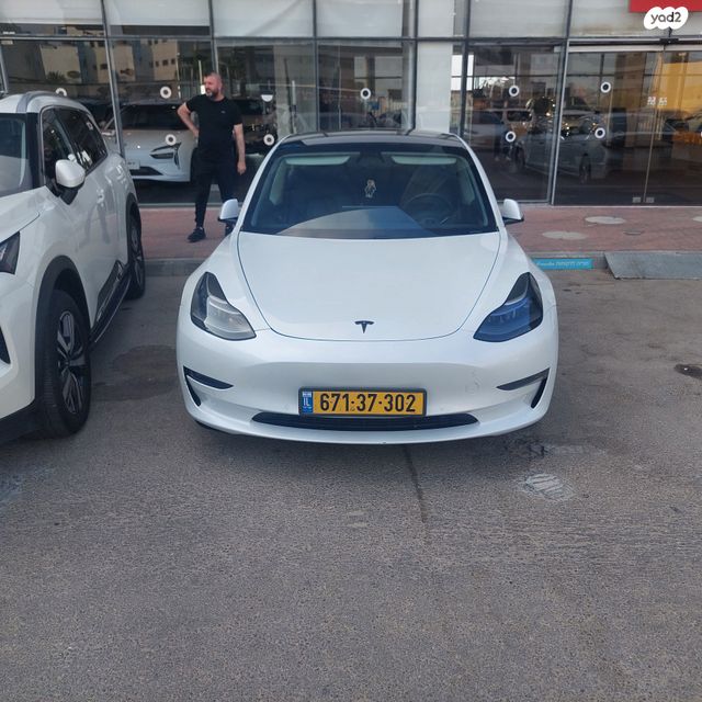 מודעת רכב טסלה מודל 3