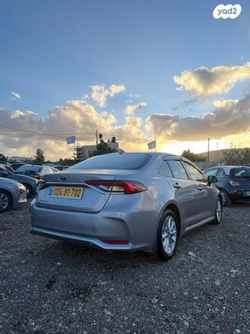 טויוטה קורולה