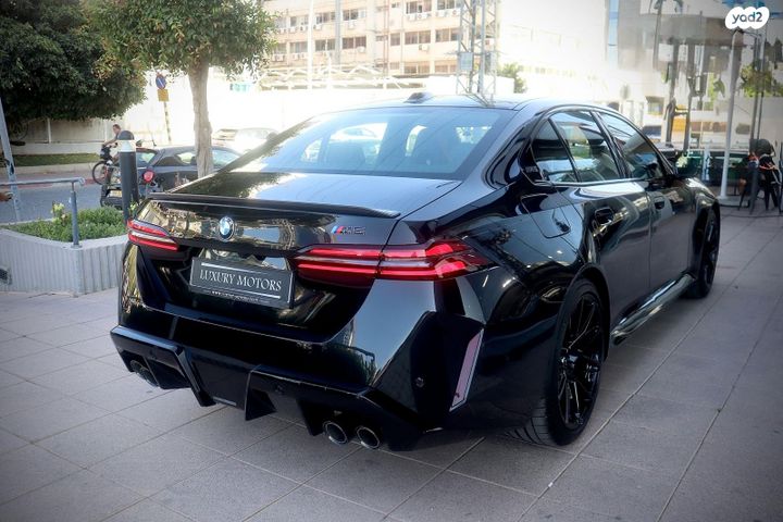 ב מ וו M5