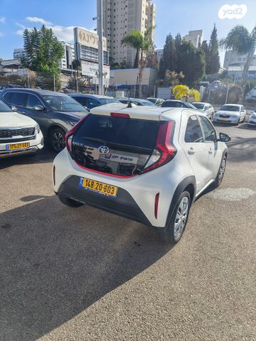 טויוטה אייגו X