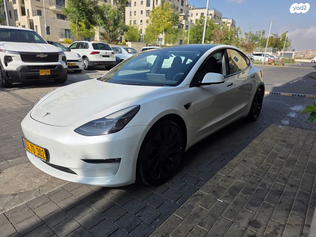 מודעת רכב טסלה מודל 3