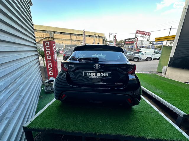 טויוטה יאריס