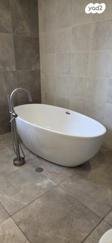 גג/ פנטהאוז, מפל התנור 13, שקמים ואגמים, אשקלון