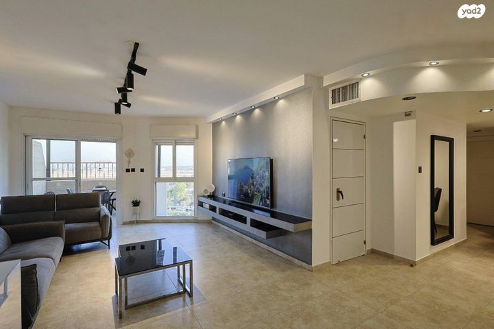 שדרות צפריר 11