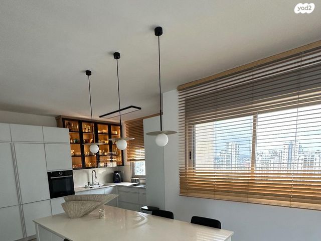 שדרות האלונים 7