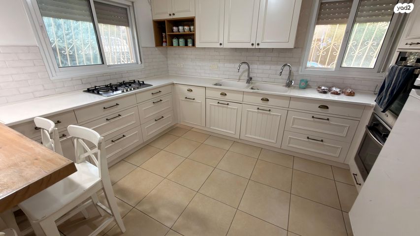 דו משפחתי, הגיתית 95, יקיר, יקיר