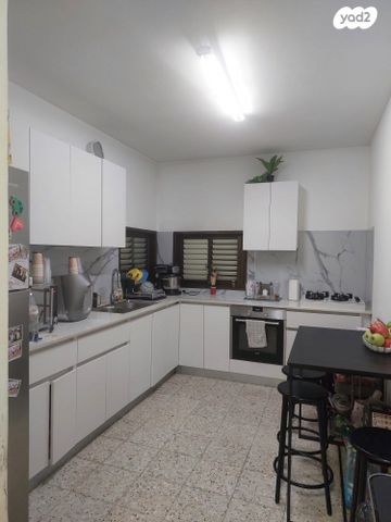 דירה, שדרות בן אב"י 64, רמת חן ובן ציון, נתניה