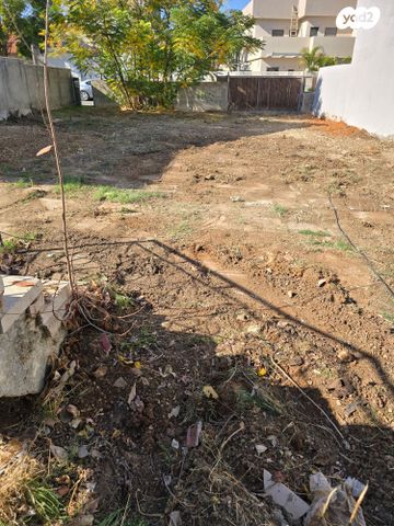 מגרשים, הירדן 42, המייסדים, קרית מלאכי