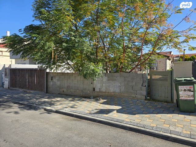 מגרשים, הירדן 42, המייסדים, קרית מלאכי