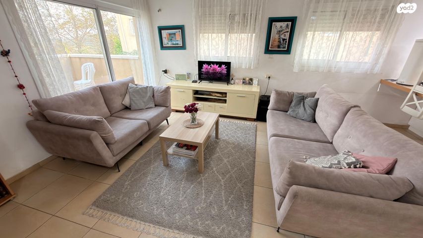 דו משפחתי, הגיתית 95, יקיר, יקיר