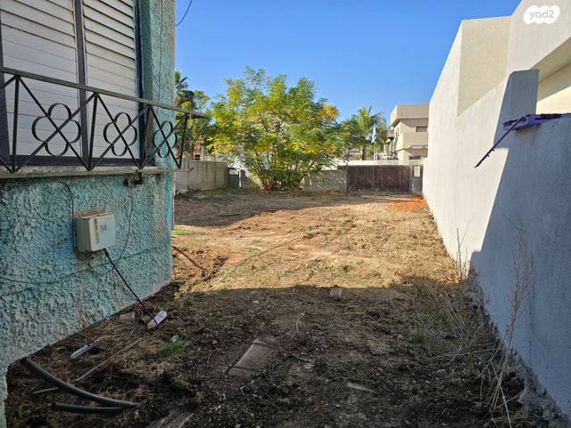 מגרשים, הירדן 42, המייסדים, קרית מלאכי