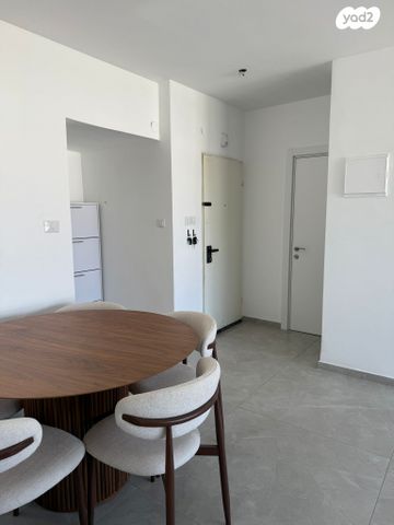 דירה, מבצע נחשון 12, נווה אפק, ראש העין