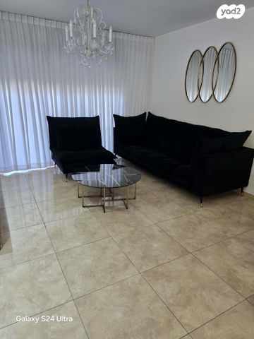 אריה עוזר 12