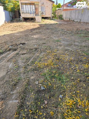 מגרשים, הירדן 42, המייסדים, קרית מלאכי