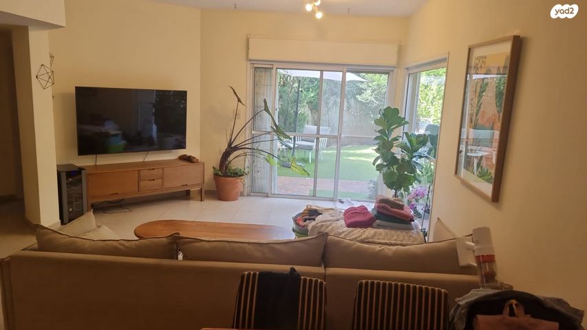 דירת גן, המחתרות 20, 2003, רעננה