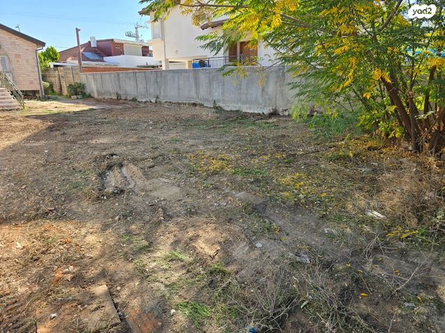 מגרשים, הירדן 42, המייסדים, קרית מלאכי