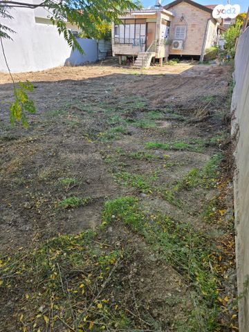 מגרשים, הירדן 42, המייסדים, קרית מלאכי