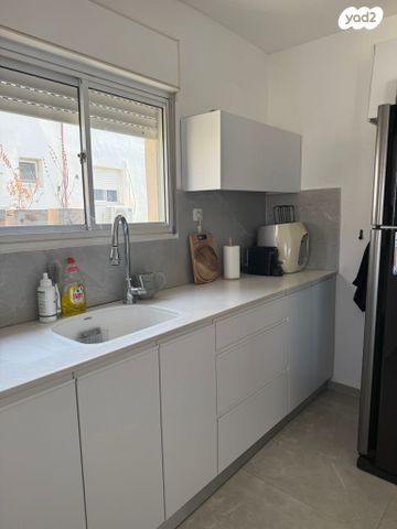 דירה, מבצע נחשון 12, נווה אפק, ראש העין