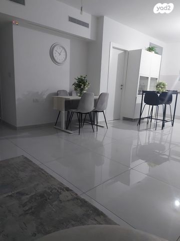 דירה, האישה העברייה 4, כרמי גת, קרית גת