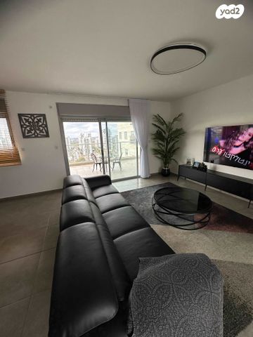 גג/ פנטהאוז, שדרות האלונים 7, פארק המושבה, באר יעקב