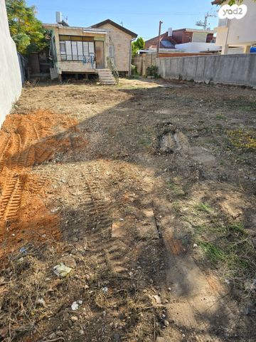 מגרשים, הירדן 42, המייסדים, קרית מלאכי