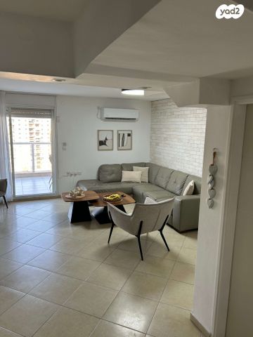 גג/ פנטהאוז, בת חן 22, רמת חן, חיפה