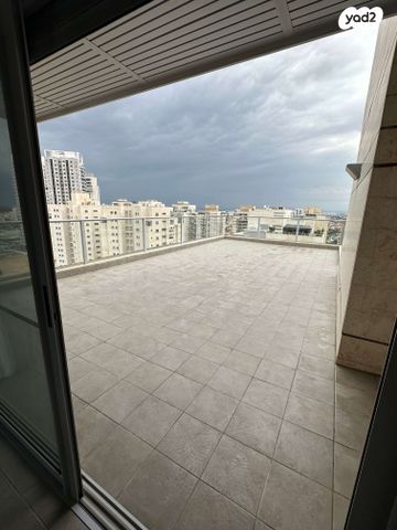 גג/ פנטהאוז, שדרות האלונים 7, פארק המושבה, באר יעקב