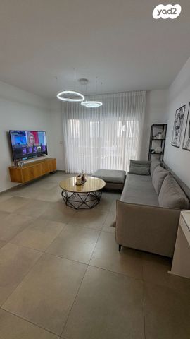 אפרים שריר 19