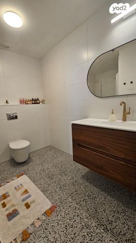 דירה, גרציאני יצחק 4, גני שרונה, קרית הממשלה, תל אביב יפו